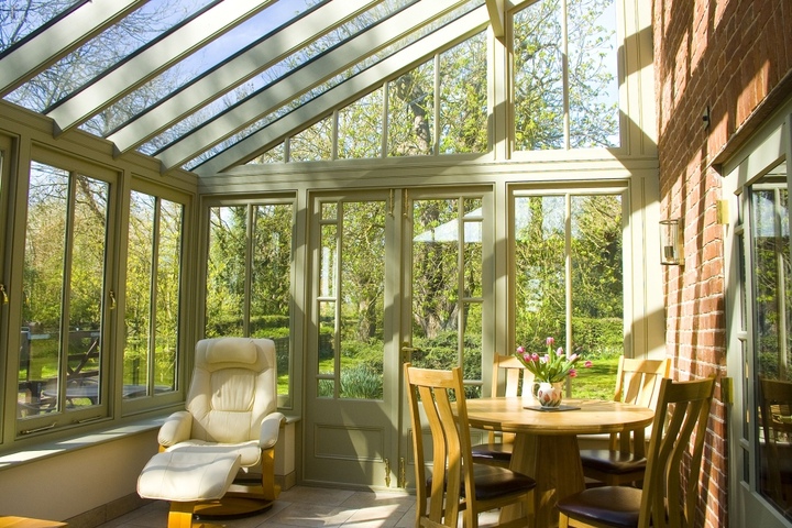 Traditional-style Conservatory