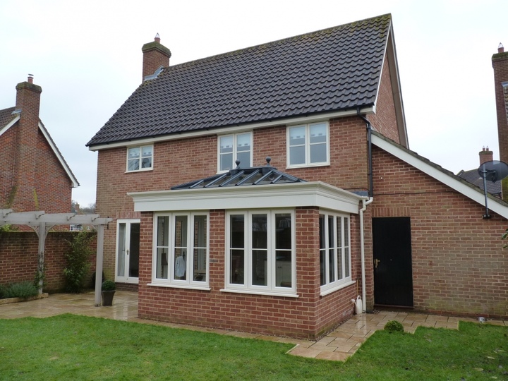 'Melford Cream' is the subtle colour here, contrasted with a grey roof lantern