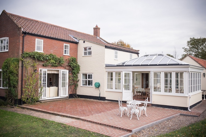 Pretty Country-style Orangery