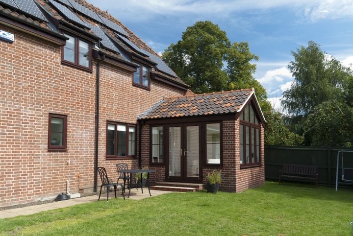 Wood-foiled Tiled Garden Room