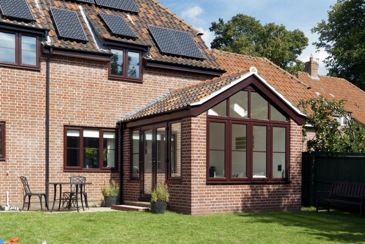 Wood-foiled Tiled Garden Room