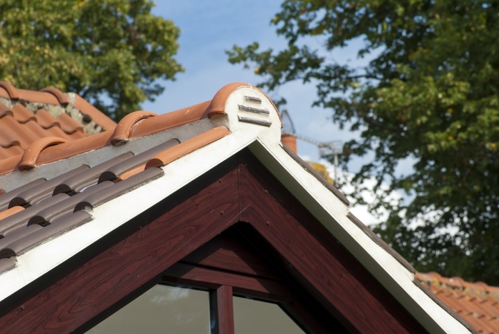 Wood-foiled Tiled Garden Room