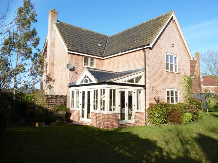 Characterful T-Gable Garden Room