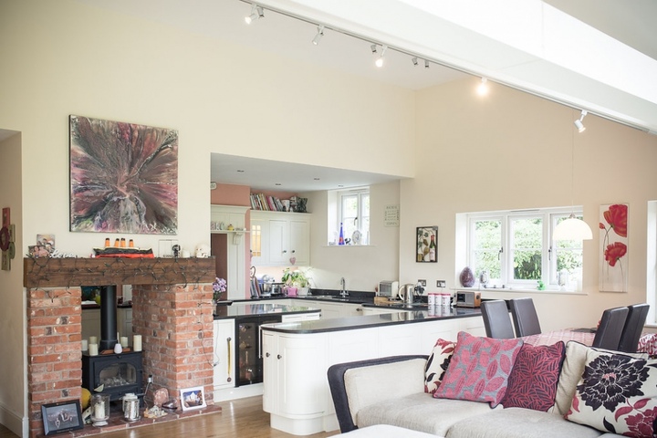 Chic Tiled Garden Room in Autumn