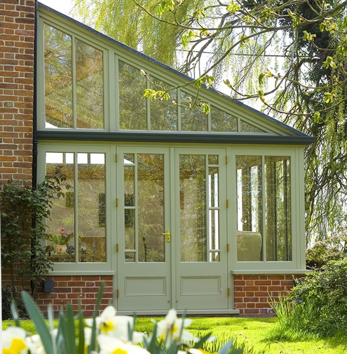 Traditional-style Conservatory