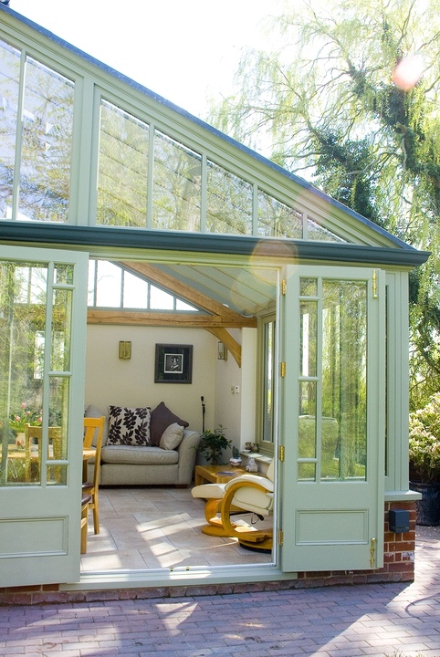 Traditional-style Conservatory