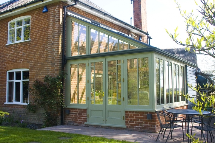 Traditional-style Conservatory