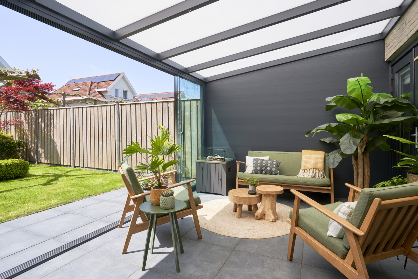 Veranda with sliding glass doors & panelled end